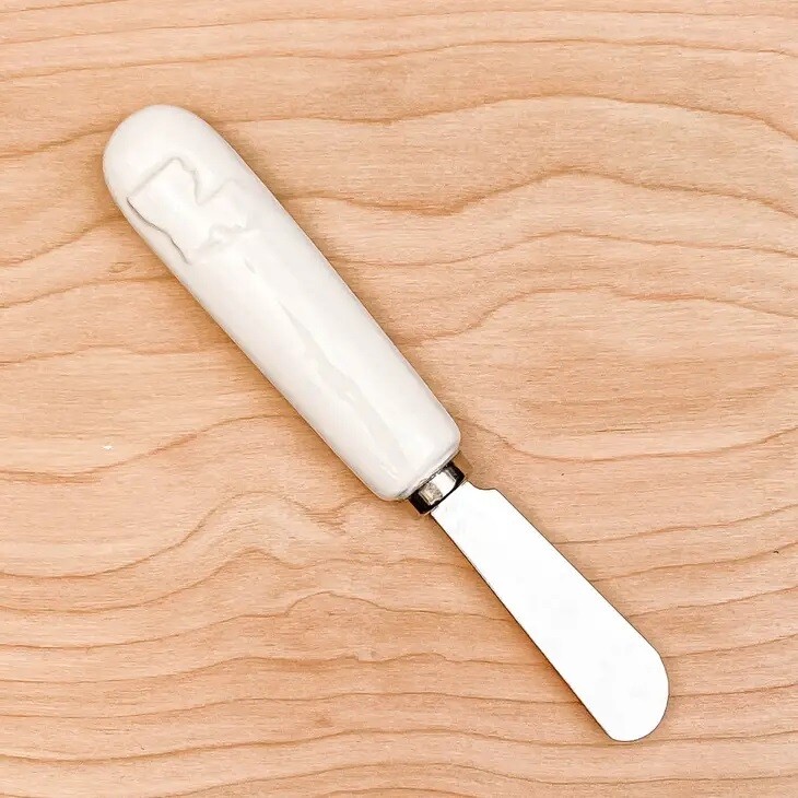 Royal Standard Louisiana Embossed Spreader Knife - White