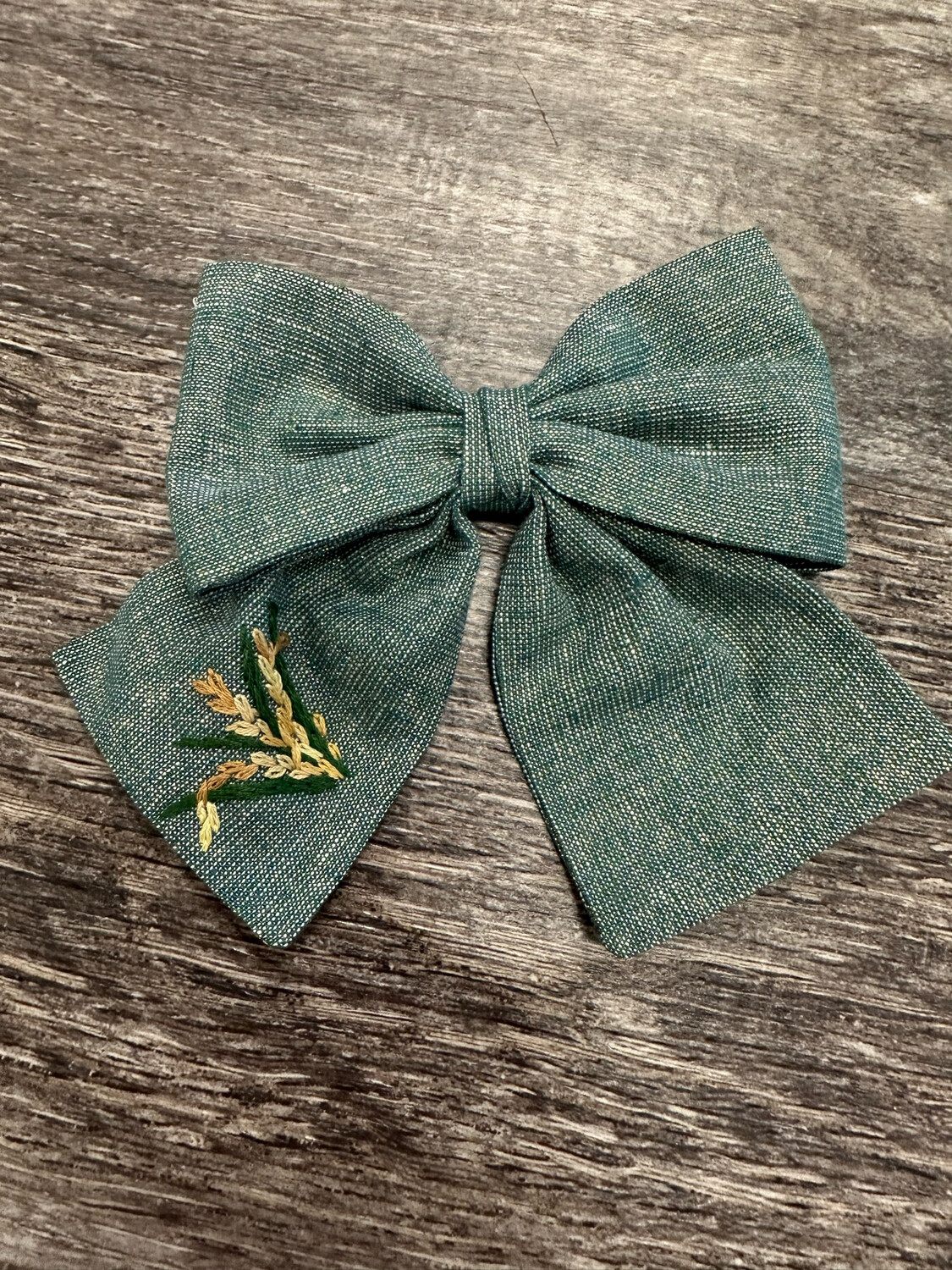 Green w/ Gold speckle hand Embroidered Rice Bow