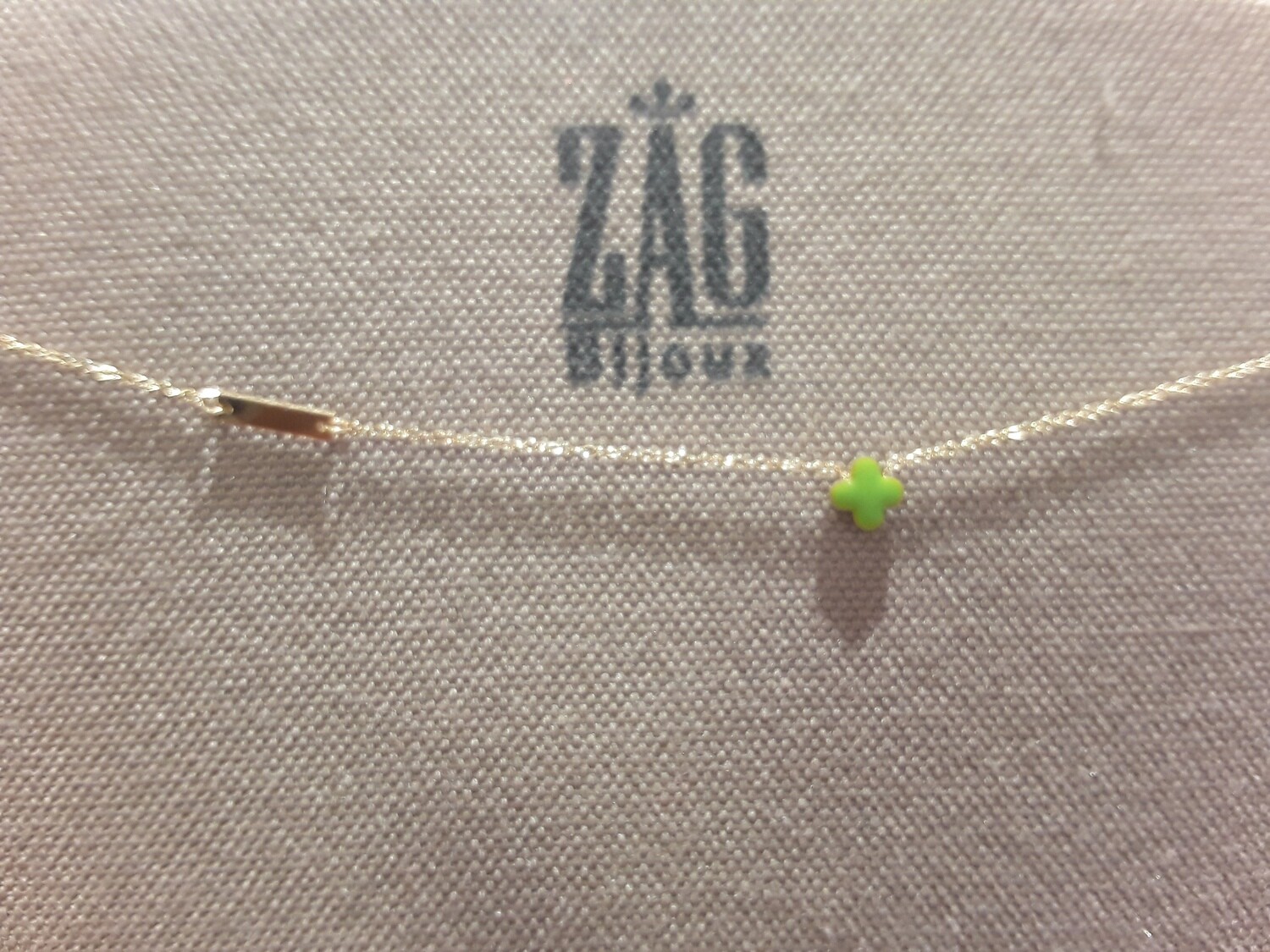Collier sac bijoux  petit trèfle vert