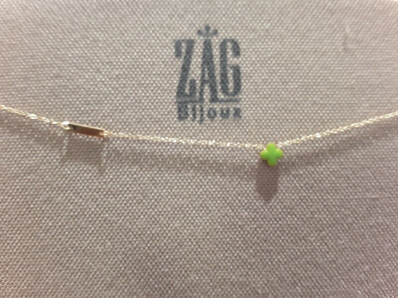 Collier sac bijoux  petit trèfle vert