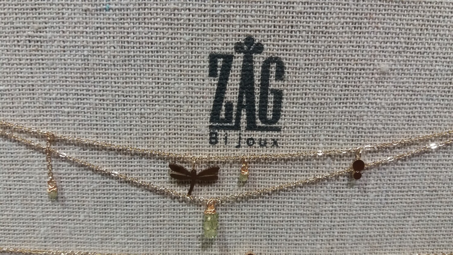 Collier zag