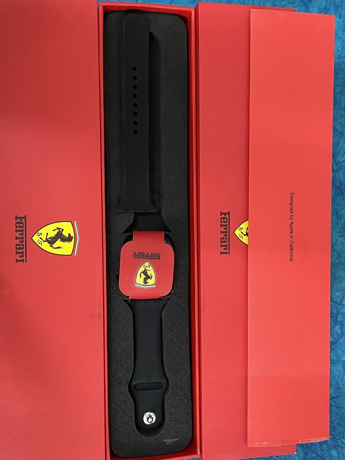 Apple watch shop ferrari band