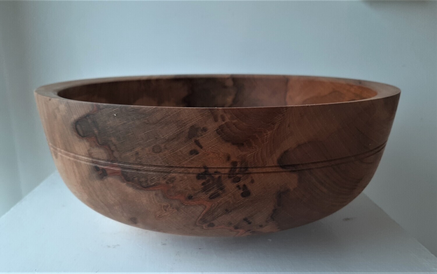 C4. Medium deep salad bowl.