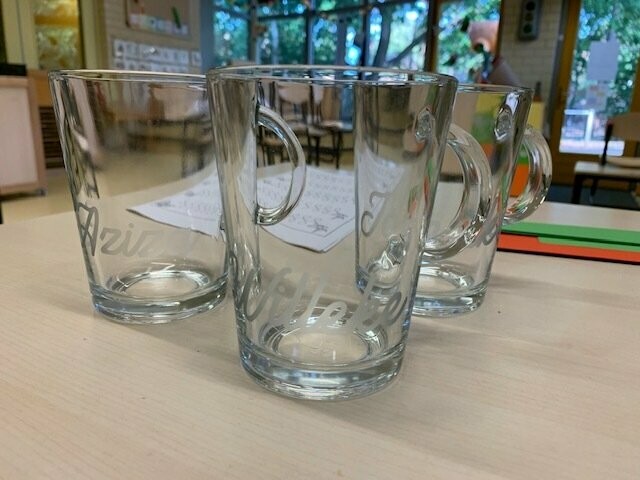 Theeglas schuin met tekst/logo