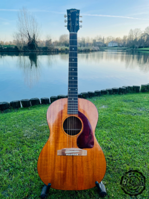 _ 1964 Gibson LG-0 with black stinger headstock (SOLD)