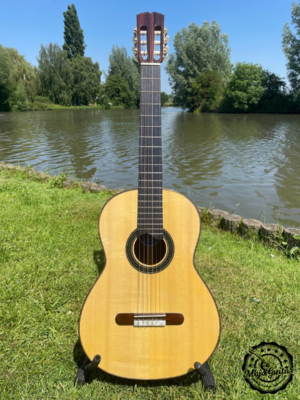2005 Ramírez Model GH (George Harrison)