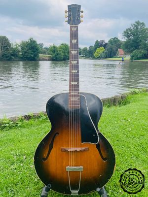 1951 Gibson L-50.