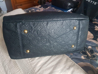 Louis Vuitton Authentic Artsy