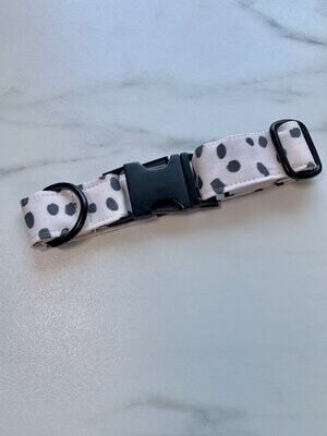 speckled dots collar