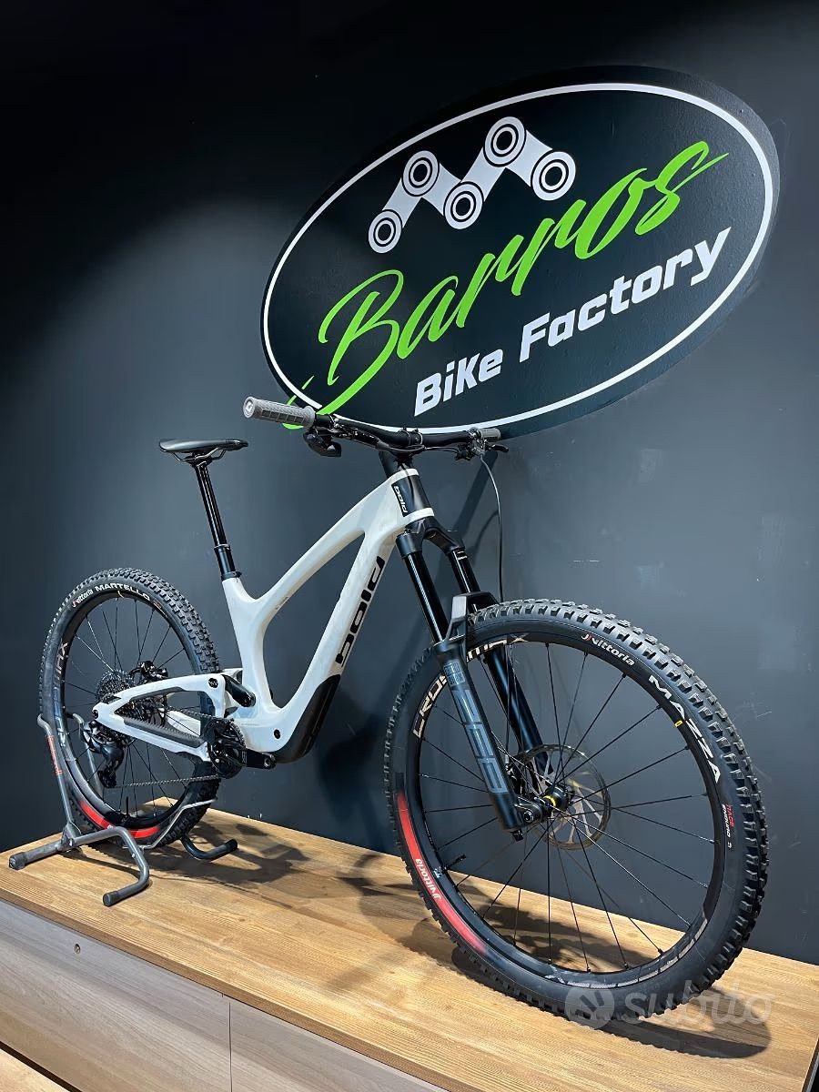 BOLD UNPLUGGED CARBON