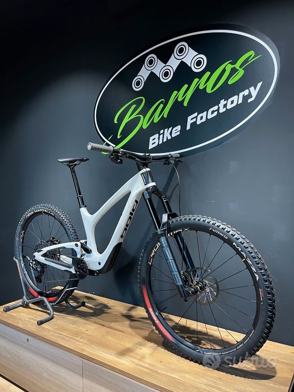 BOLD UNPLUGGED CARBON