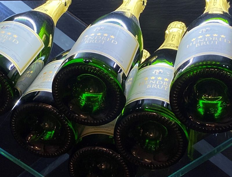 Case of 6 Hendred Brut