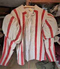 Burgundisches Rüstwams mit gepufftem Arm Leinen rotes Leder – Burgundian Arming Doublet puffed sleeves natural Linen and red leather