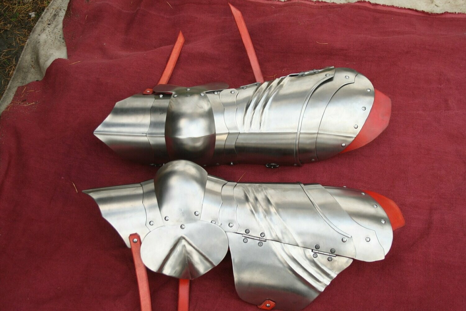 Beinpanzer gehärtet / Leg armor hardened