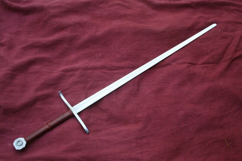 Langschwert mit 8eckigem Knauf und s-förmigem Parier / Longsword with octagonal pommel and s-shaped parry