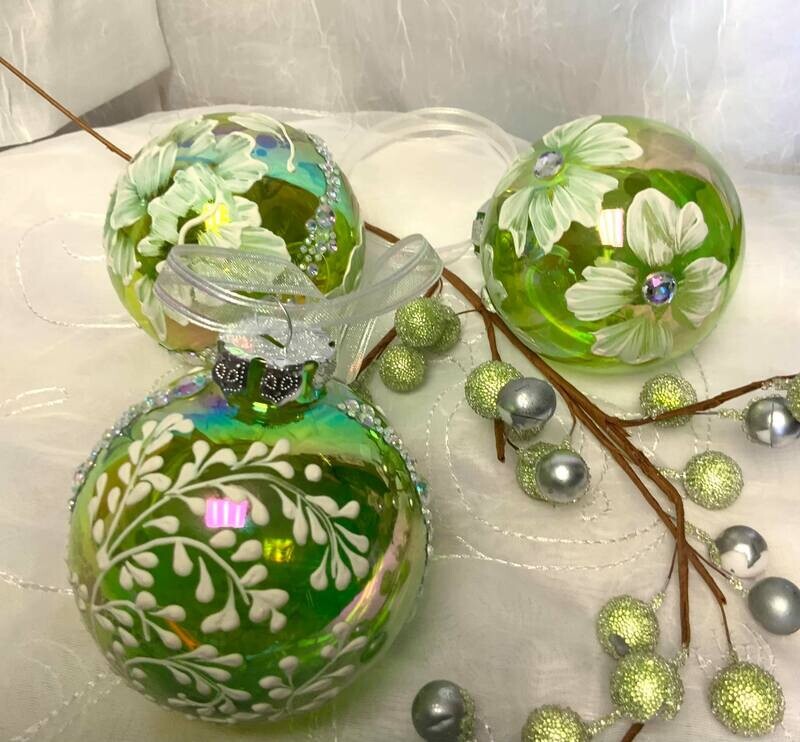 Victorian style ornaments, set of 3, acrylic green