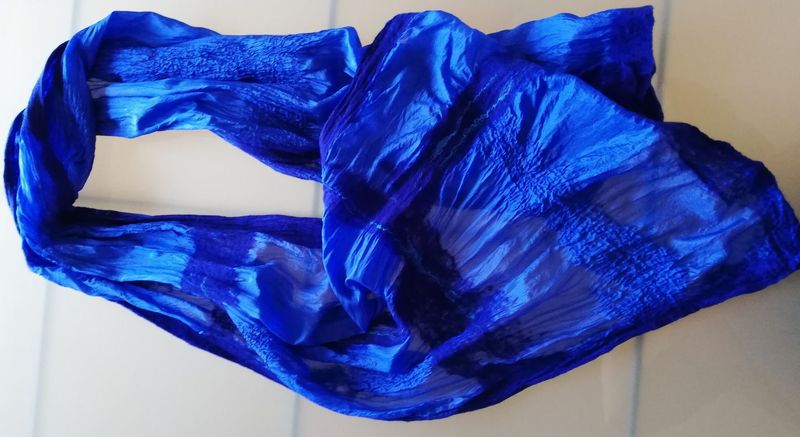 Tuch Merinowolle auf Seidenstoff. Leicht, warm und ganz Besonders. Tuch Merinowolle auf Seidenstoff. Leicht, warm und ganz Besonders.