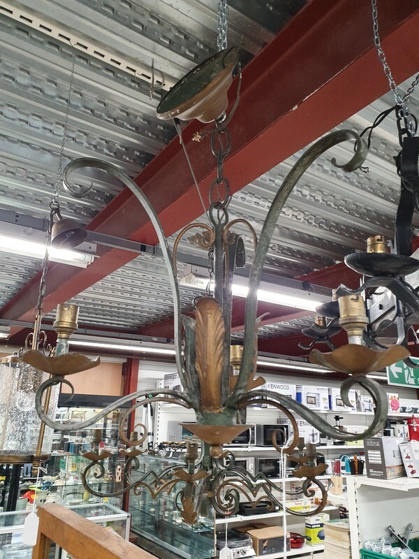 GRAND LUSTRE SUSPENDU A 3 BRANCHES