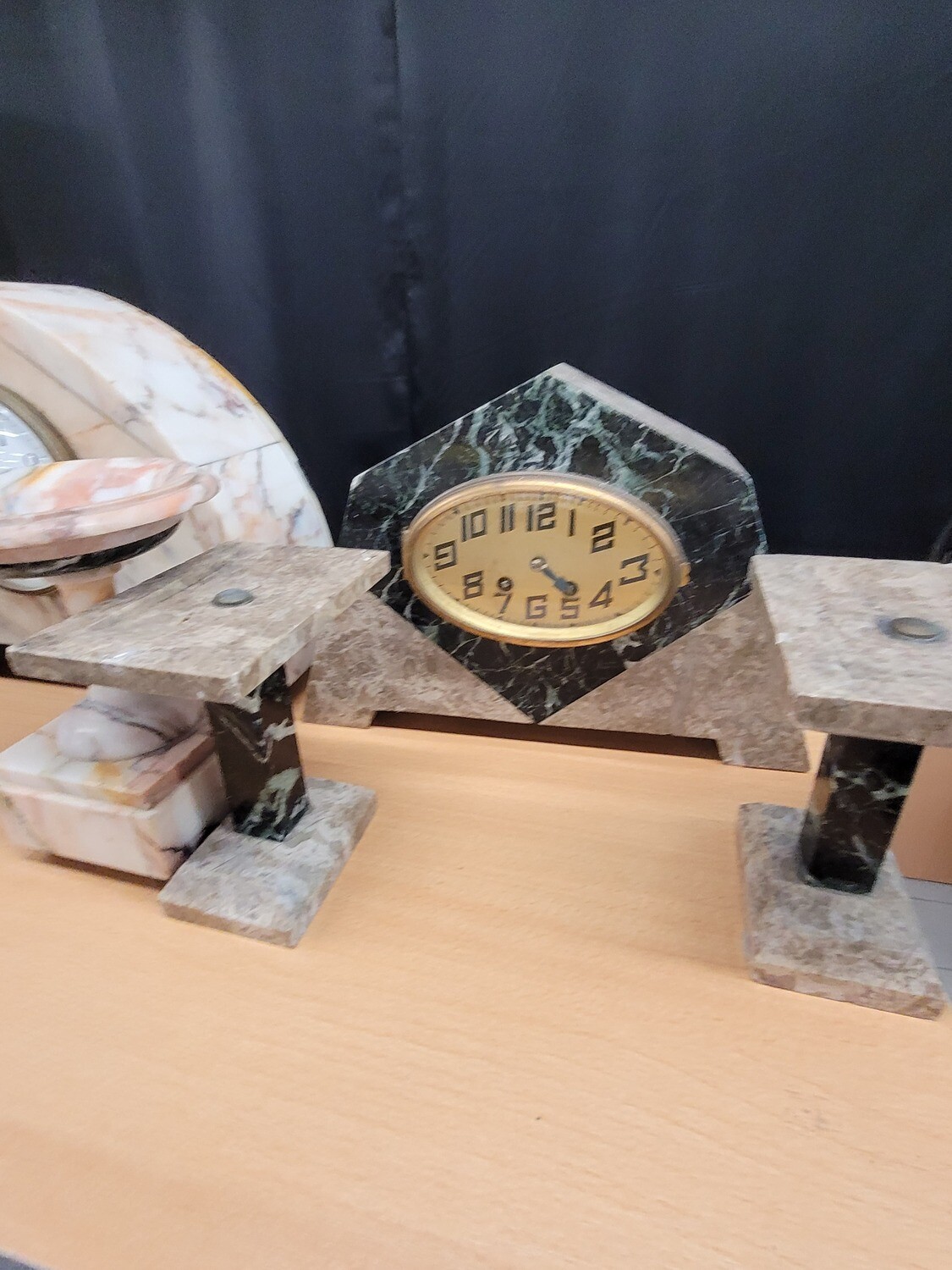 HORLOGE MARBRE ET SES 2 BOUGEOIRS