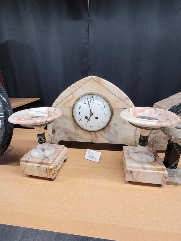 HORLOGE MARBRE ET SES 2 BOUGEOIRS