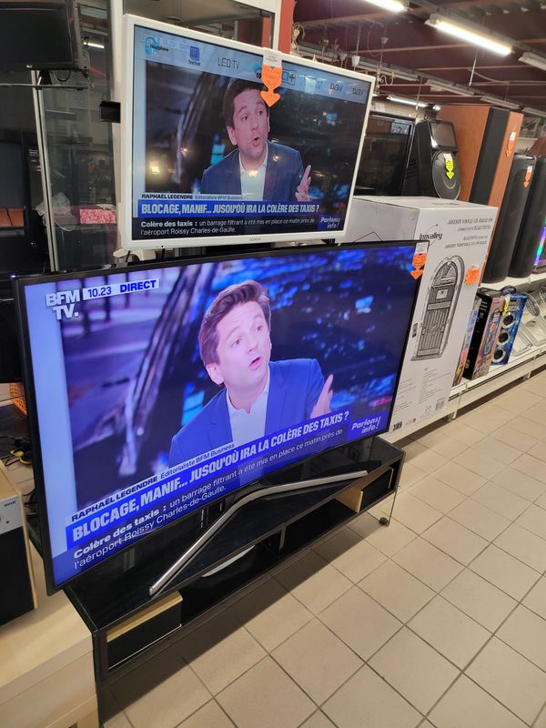 TELEVISION SAMSUNG 4K 55 POUCES 140 CM INCURVEE ET CONNECTEE