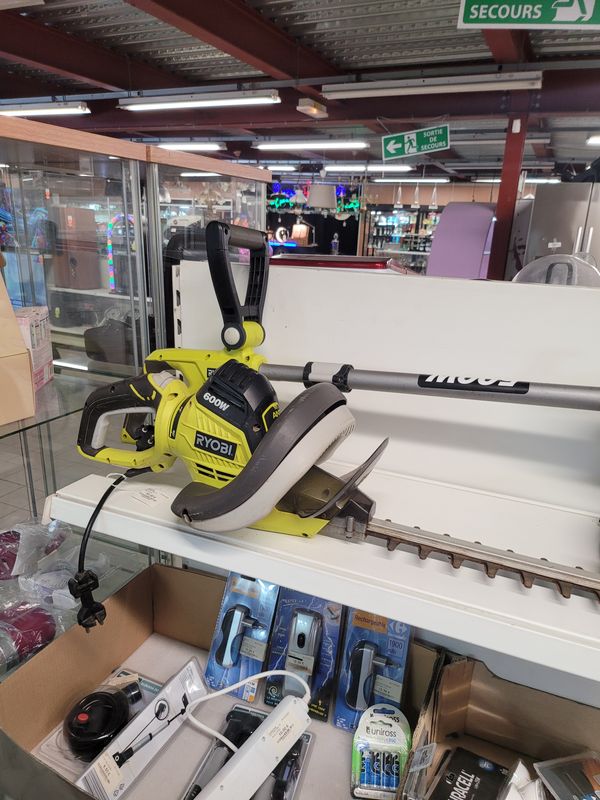 TAILLE HAIE RYOBI ELECTRIQUE A FIL