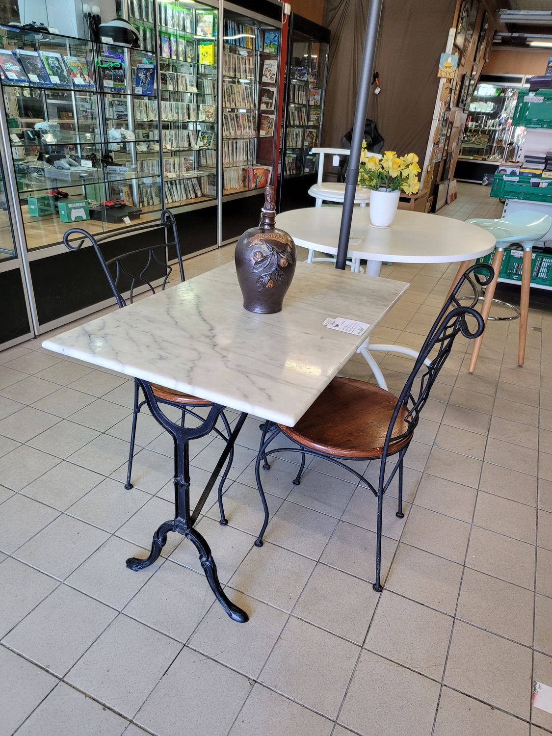 TABLE BISTRO MARBRE FER FORGE + 2 CHAISES 100 X 60 X 70