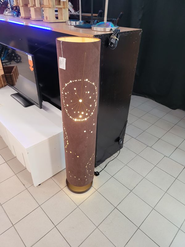 LAMPE SUR PIED