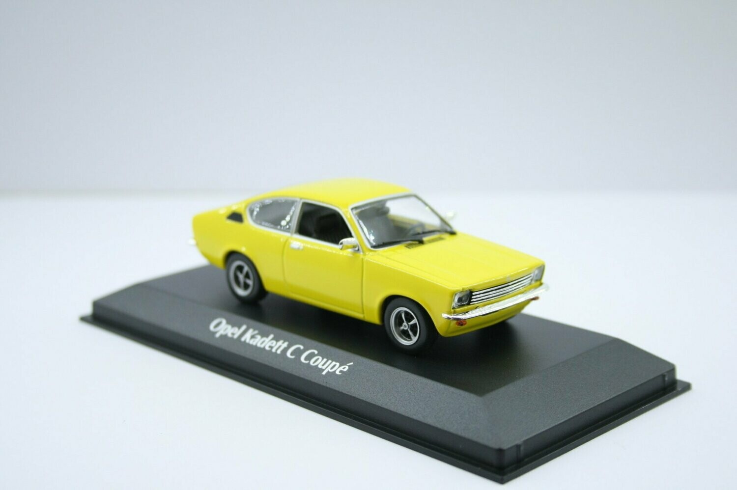 Opel Kadett C Coup'e gelb, Blinker unten Serie 1