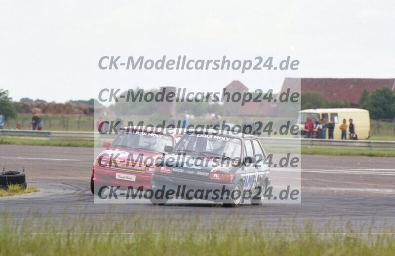 Motorsportbilder Wunsdorf 10.06.1984, Ford Fiesta Cup, Startnummer 5 mit Verfolger Motorsportbilder Wunsdorf 10.06.1984, Ford Fiesta Cup, Startnummer 5 mit Verfolger