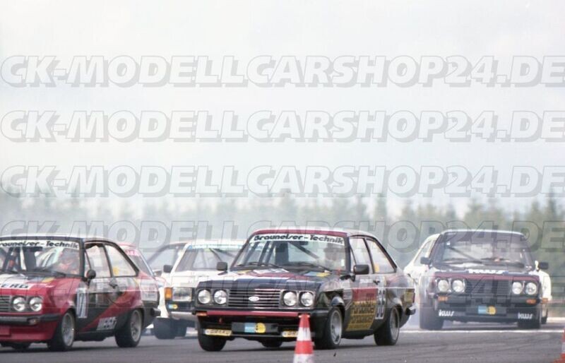 Motorsportbild Siegerland 1981,  Ford Escorts RS 2000, Braueiser - Technik,
mit Gefolge