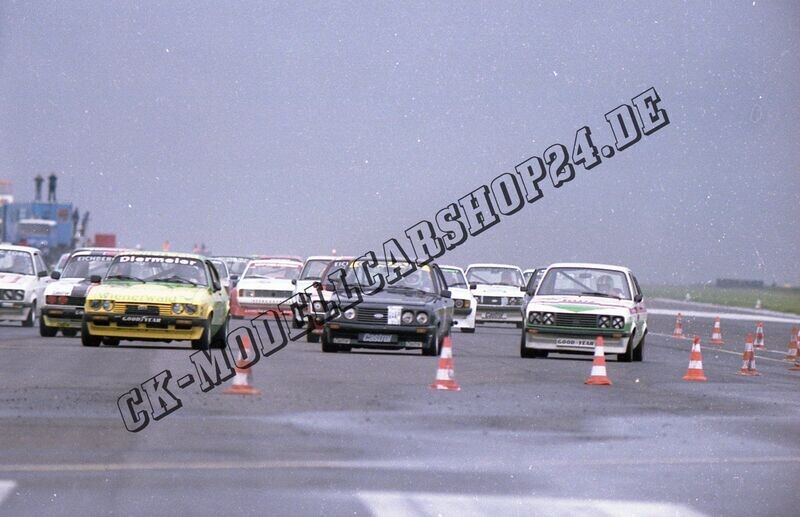 Motorsportbild Siegerland  Flugplatzrennen 14.09.1980,  Starterfeld Ford Capri mit Ford RS 2000