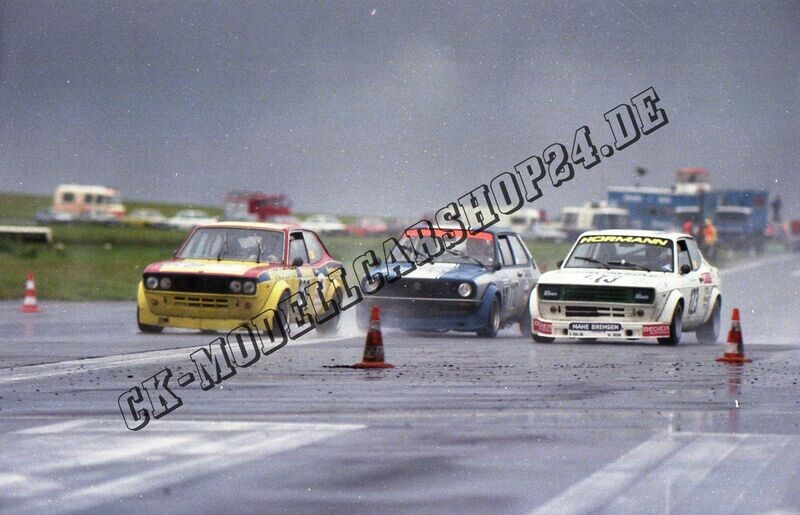 Motorsportbild Siegerland Flugplatzrennen 14.09.1980, Start zur ersten Kurve Motorsportbild Siegerland Flugplatzrennen 14.09.1980, Start zur ersten Kurve