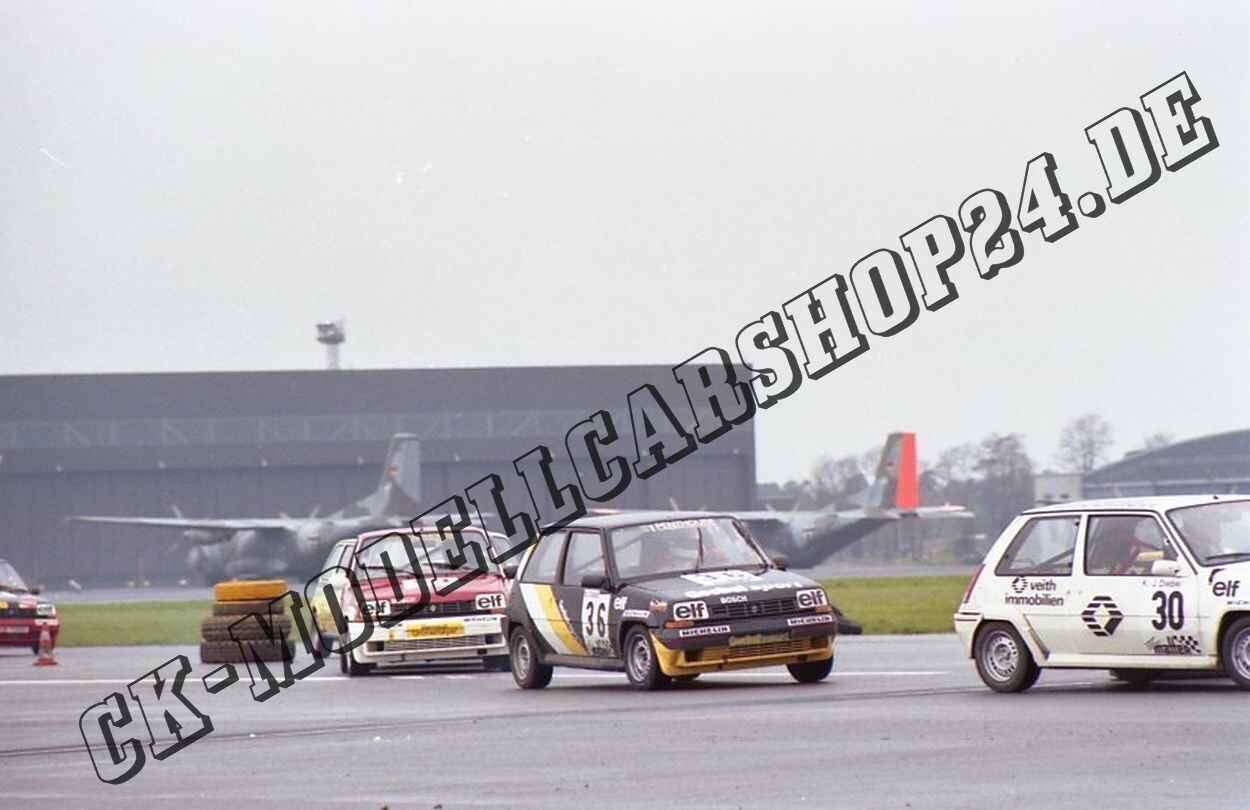 Diepholz Flugplatz 19-21.07.1985 R 5 Pokal Startnummer 30 +36 vor den Verfolgern