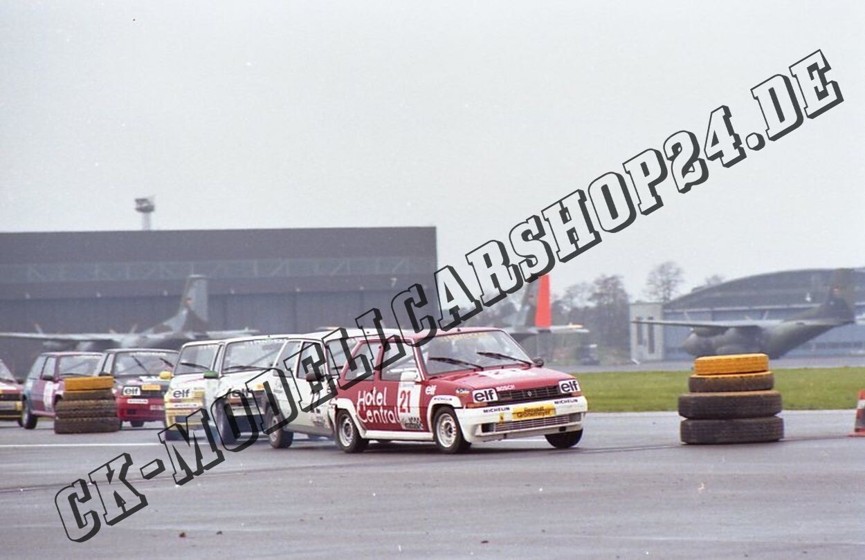 Diepholz Flugplatz 19-21.07.1985 R 5 Pokal Startnummer 21 +22 vor den Verfolgern