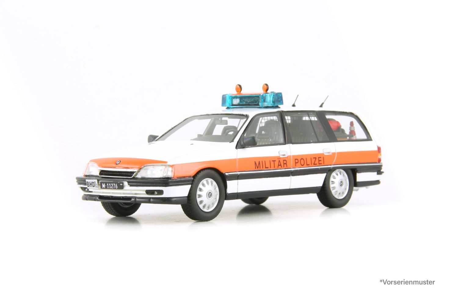 Opel Omega A2 Militärpolizei. Fertigmodell aus Resin, limitiert 150 Stück