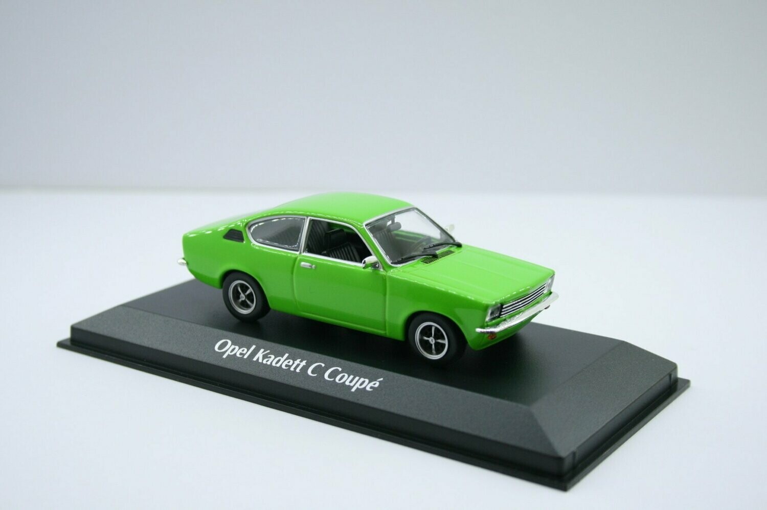 Opel Kadett C Coup'e grün,  Blinker unten Serie 1