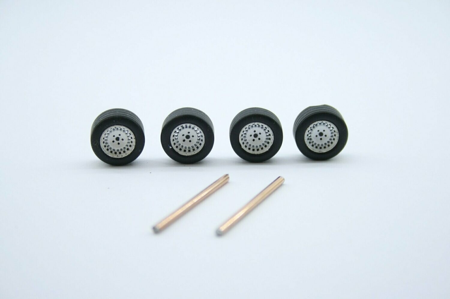 OZ Rallye Racing Räder mit Reifen Set (4 Felgen, 4 Gummi Reifen, und 2 Achsstiften) OZ Rallye Racing Räder mit Reifen Set (4 Felgen, 4 Gummi Reifen, und 2 Achsstiften)