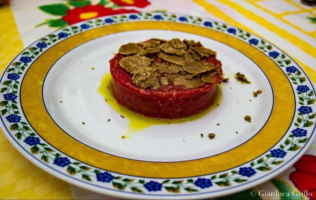 Tartufo Bianco d&#39;Alba (tuber magnatum pico)