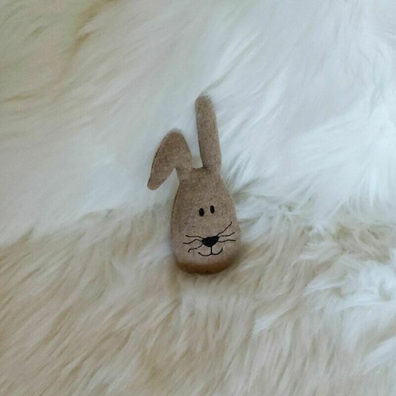 Osterhase als Handschmeichler