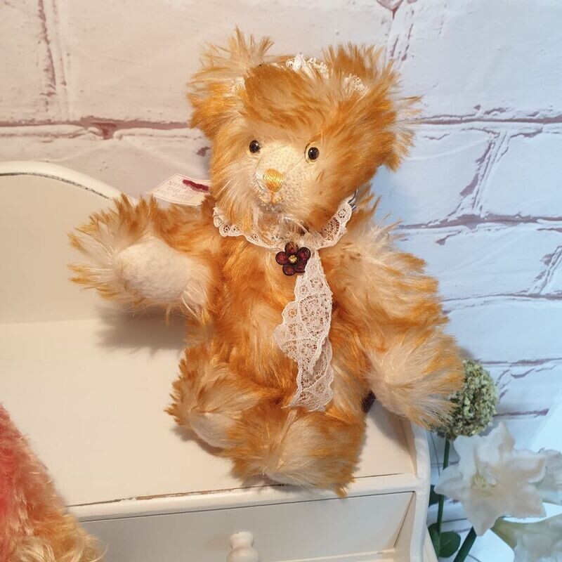 Künstlerbär orange/creme curly