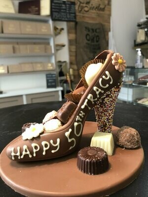 Milk Chocolate 'High Heel Shoe' - Personalised with extras! / 'Esgid sawdl uchel' Siocled Llaeth - Wedi'i bersonoli ag eitemau ychwanegol!