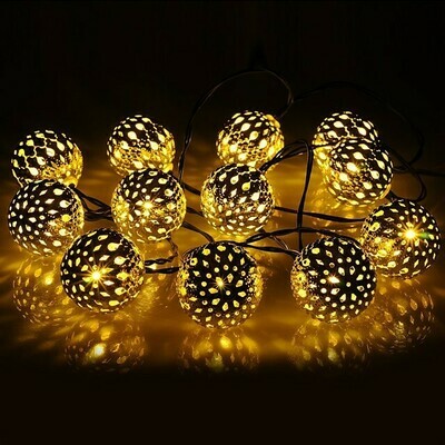 String light with 10 battery-powered LED bulbs. Moroccan style garland