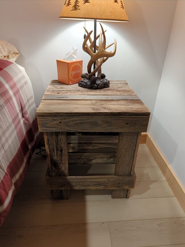 Rustic Barnwood End Table, USA Handmade Reclaimed Wood (Natural)