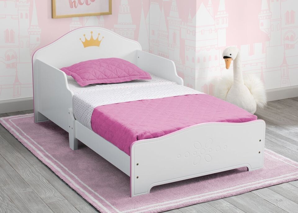 Delta Children Princess Crown Wood Toddler Bed, Greenguard Gold Certified, White/Pink