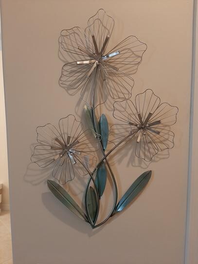 Stratton Home Decor Tri-Flower Wall Decorative Condo Decor Art Living Room