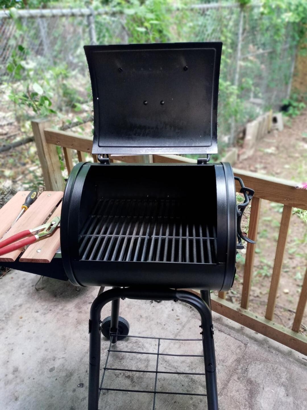 Grill Like a Pro with the Patio Pro Charcoal Grill - Perfect for Outdoor Cooking and Barbecues