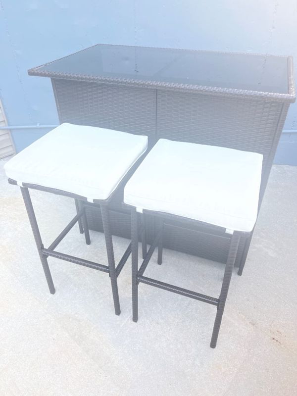 Topeakmart 3-Outdoor Rattan Patio Bar Set Conversation Set Patio Furniture with Glass Top &amp; 2 Stools