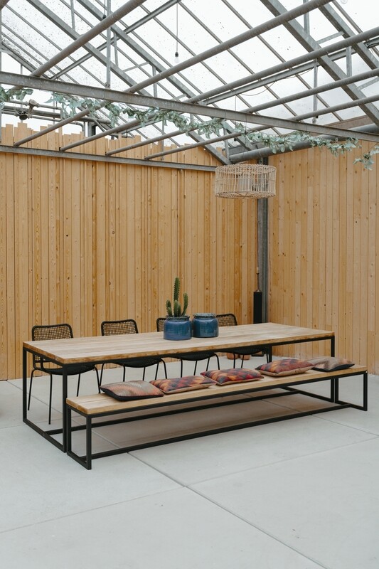 TUINBANK IN EIK - ZWART FRAME