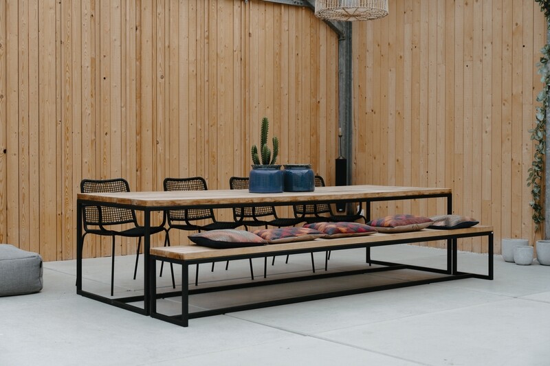 TUINTAFEL IN EIK - ZWART FRAME